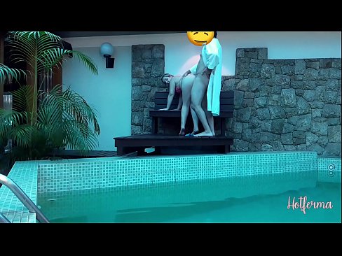 ❤️ Boss invitéiert Déngschtmeedchen an de Pool, mee konnt net engem waarm widderstoen ️ Häre Porno bei eis ❌❤