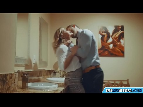 ❤️ Wann eng Busty Blond Iech an engem ëffentlechen Toilette verféiert ️ Häre Porno bei eis ❌❤